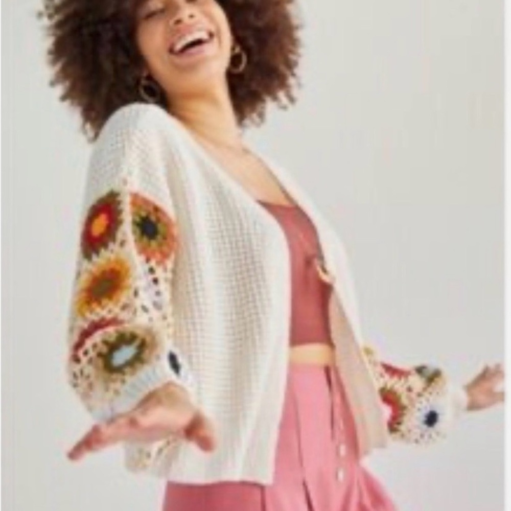 NWT, Francesca’s Multicolor Crochet Sleeve Sweater. Size S